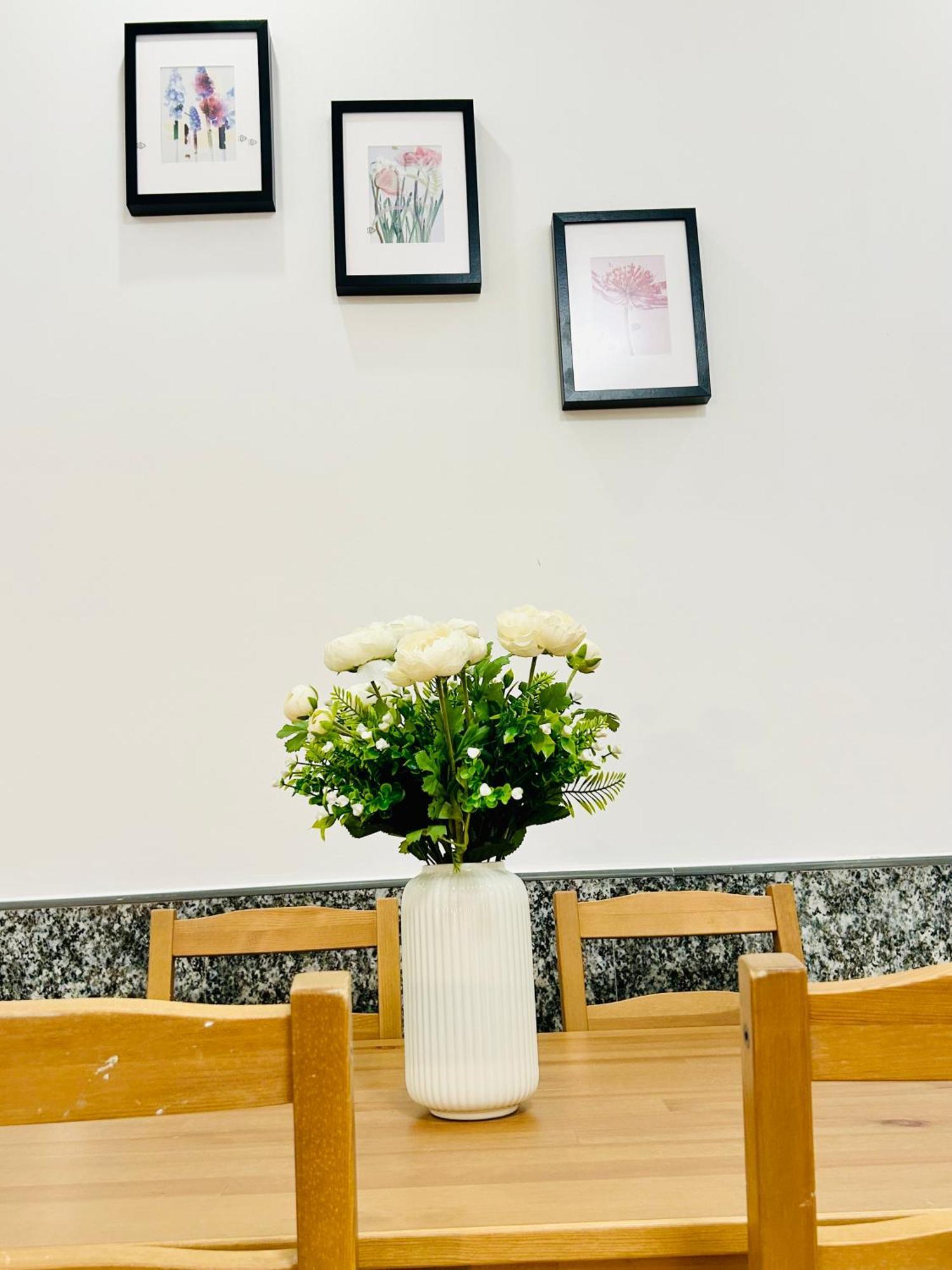 Modern Spacious Apartment In Center Prága Kültér fotó