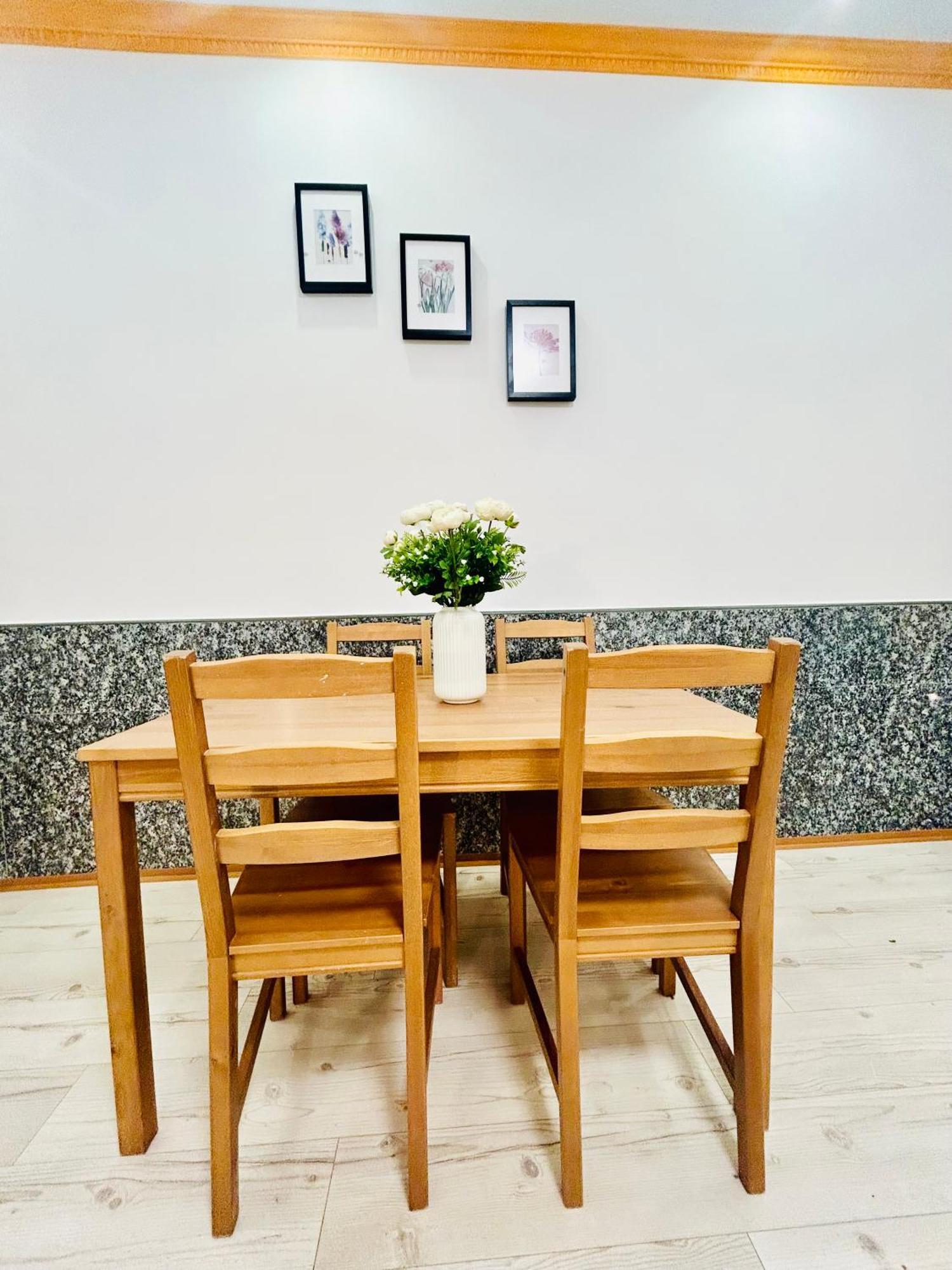 Modern Spacious Apartment In Center Prága Kültér fotó